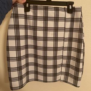 Mini skirt, never worn!
